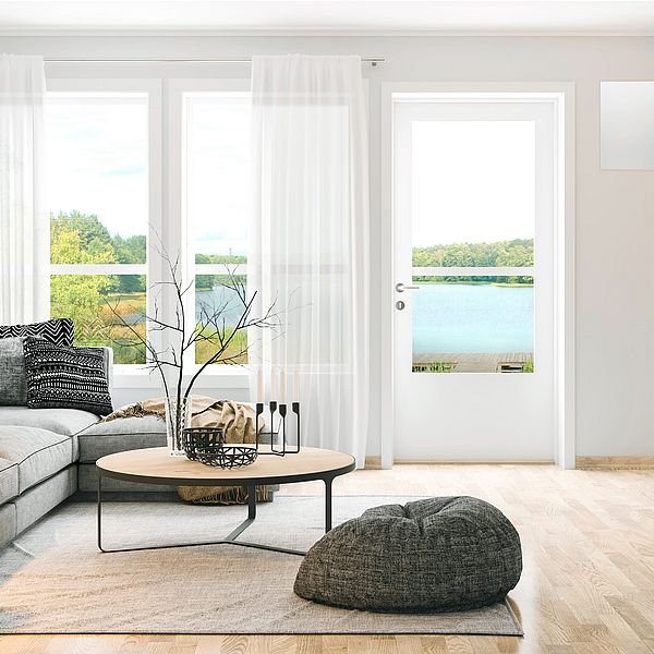 Wohnzimmer mit eingebauter M-WRG-II, diese ist hinter der Geräteabdeckung kaum sichtbar